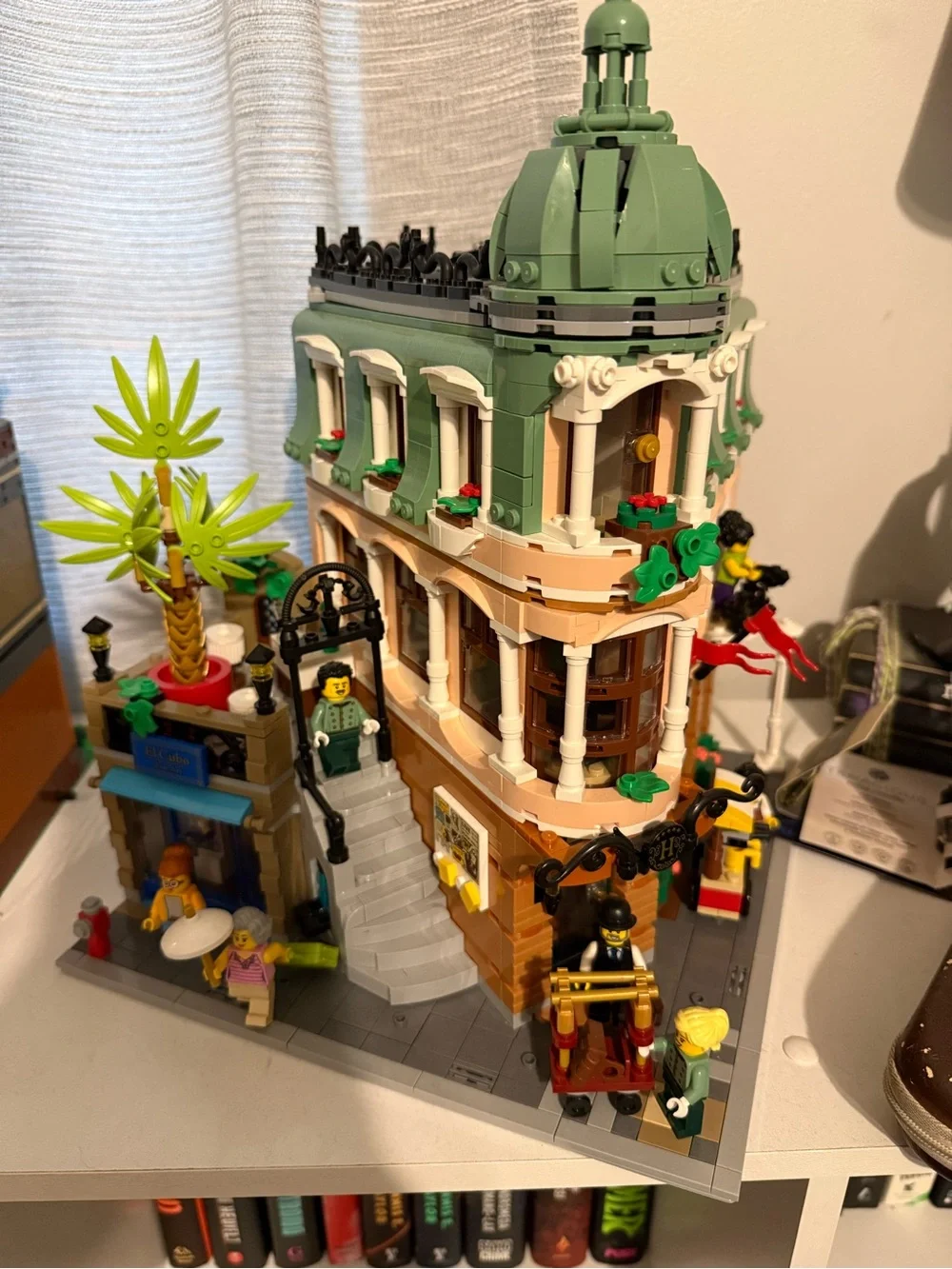 Lego Modular Corner Building Set in Green, Tan, White, Brown